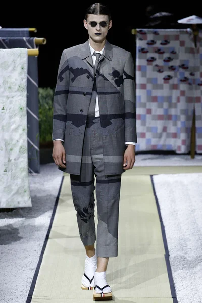 Look 16